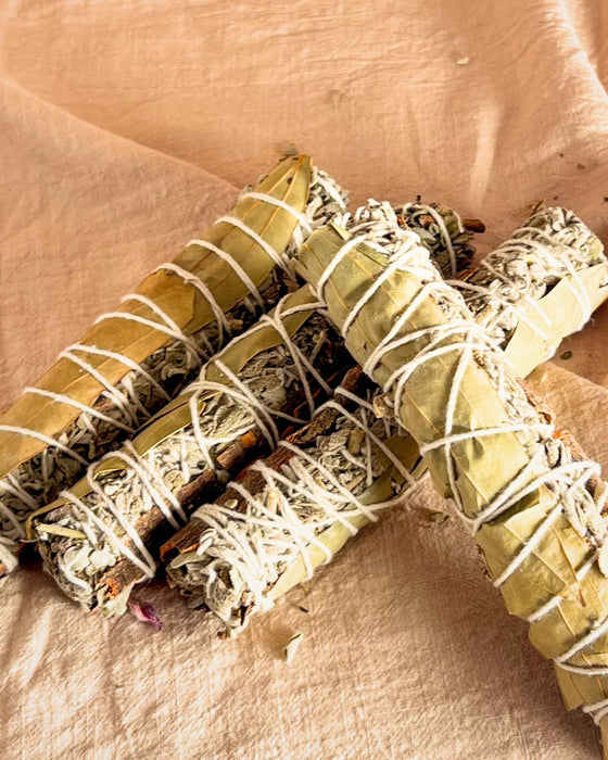 Sage + Cinnamon + Bayleaf – For Wealth & Manifestation