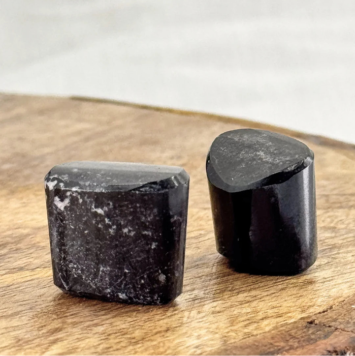 Black Tourmaline Tumble – Protection & Grounding